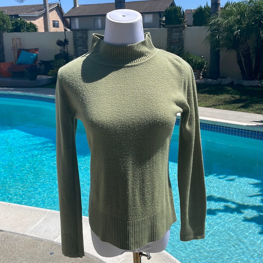 Pea green sweater by Carol Rose | Size PS